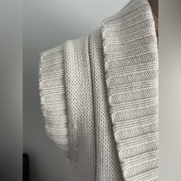 Left on Houston sweater vest! - Picture 4 of 11